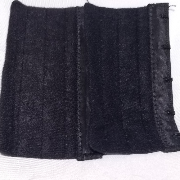 Enhance Bra Comfort with Women's 5 Hook Black Bra Extender | 4-Pack - Picture 7 of 8